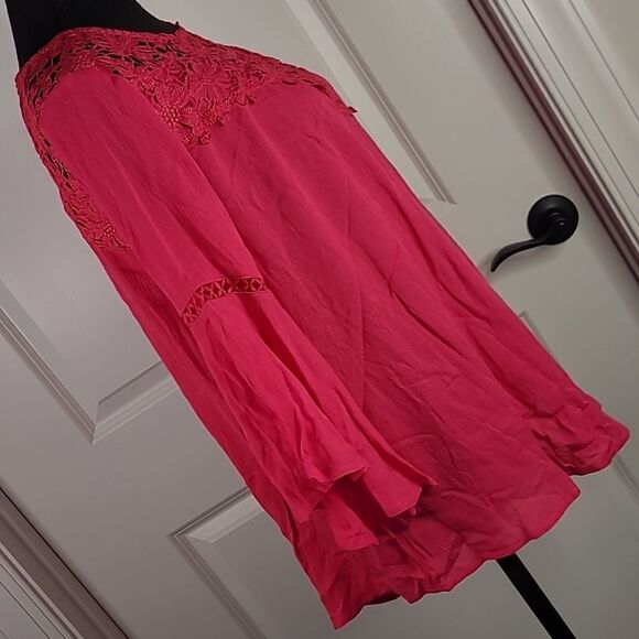 Davi & Dani sz S berry pink top with lace neckline and bishop sleeves - Picture 2 of 11